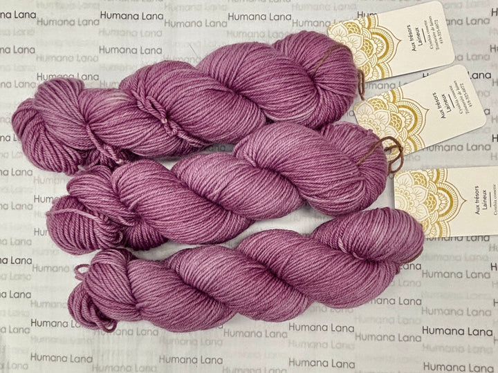 DK. Laine teinte à la main de chez Aux Trésors Laineux.