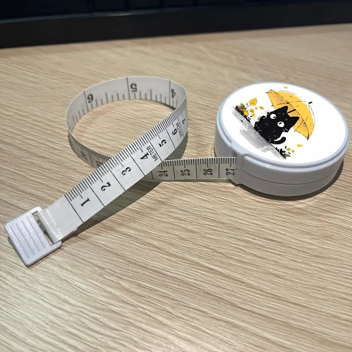 Ruban à mesurer chat sous la pluie