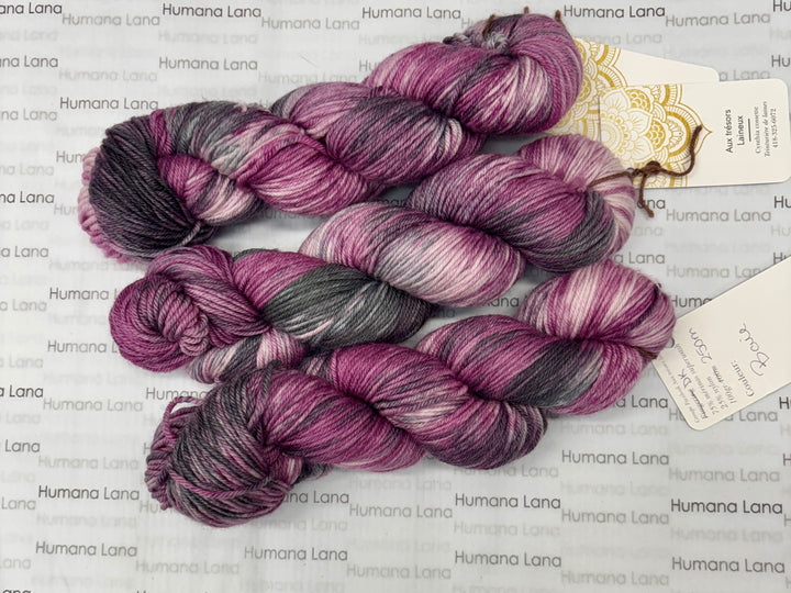 DK. Laine teinte à la main de chez Aux Trésors Laineux.