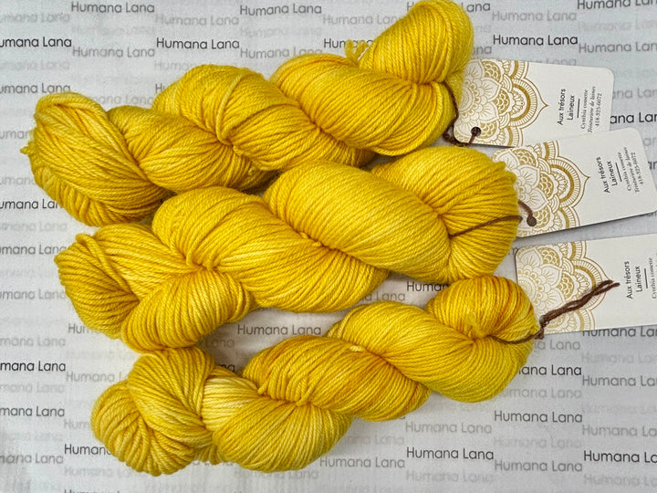 DK. Laine teinte à la main de chez Aux Trésors Laineux.