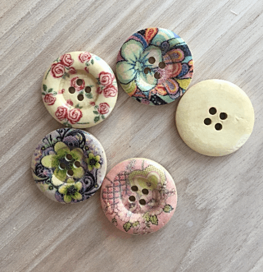 5 boutons à 4 trous Floraux (25mm)