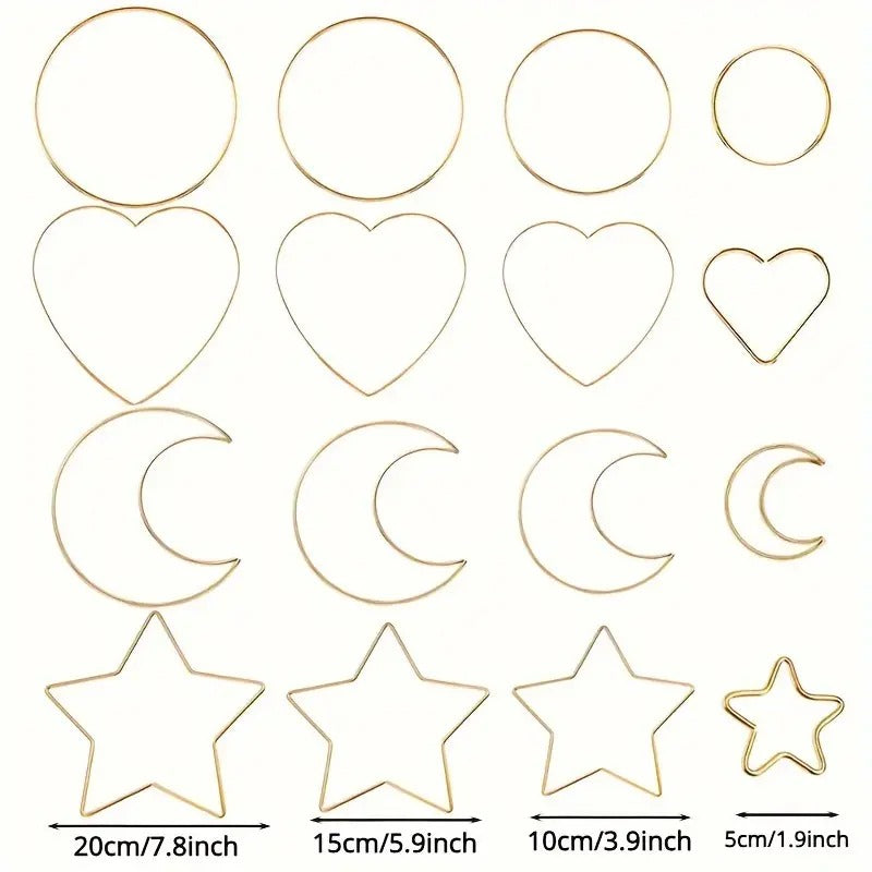 Formes en métal de couleur or