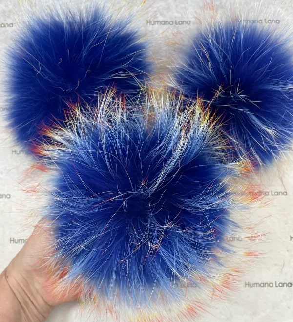 Pompons en fourrure de Bleu royal et pointes oranges