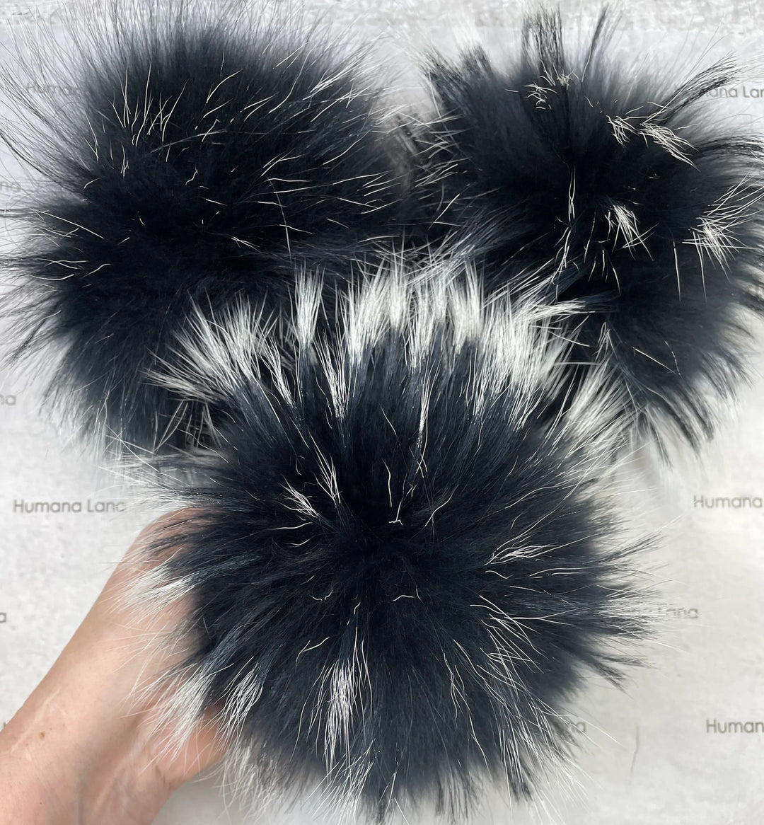 Pompon en fourrure Noir à pointes blanche