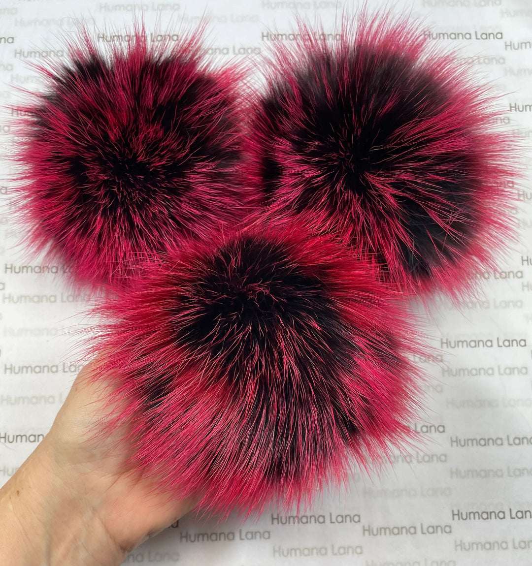 Pompon en fourrure Noir et framboise (Ce produit ne sera plus disponible une fois les stocks écoulés.)