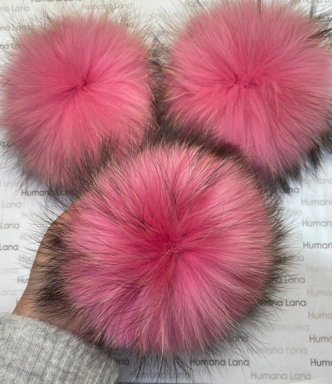 Pompon en fourrure Rose bébé pointes foncées