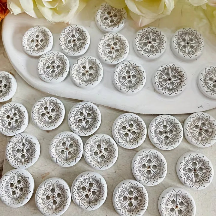 5 boutons en Bois blanc (15mm)