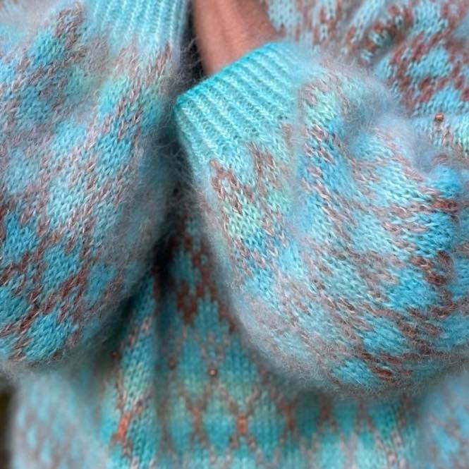 Cours de tricot. On fait le "Le Spot sweater '' d'Anne Ventzel