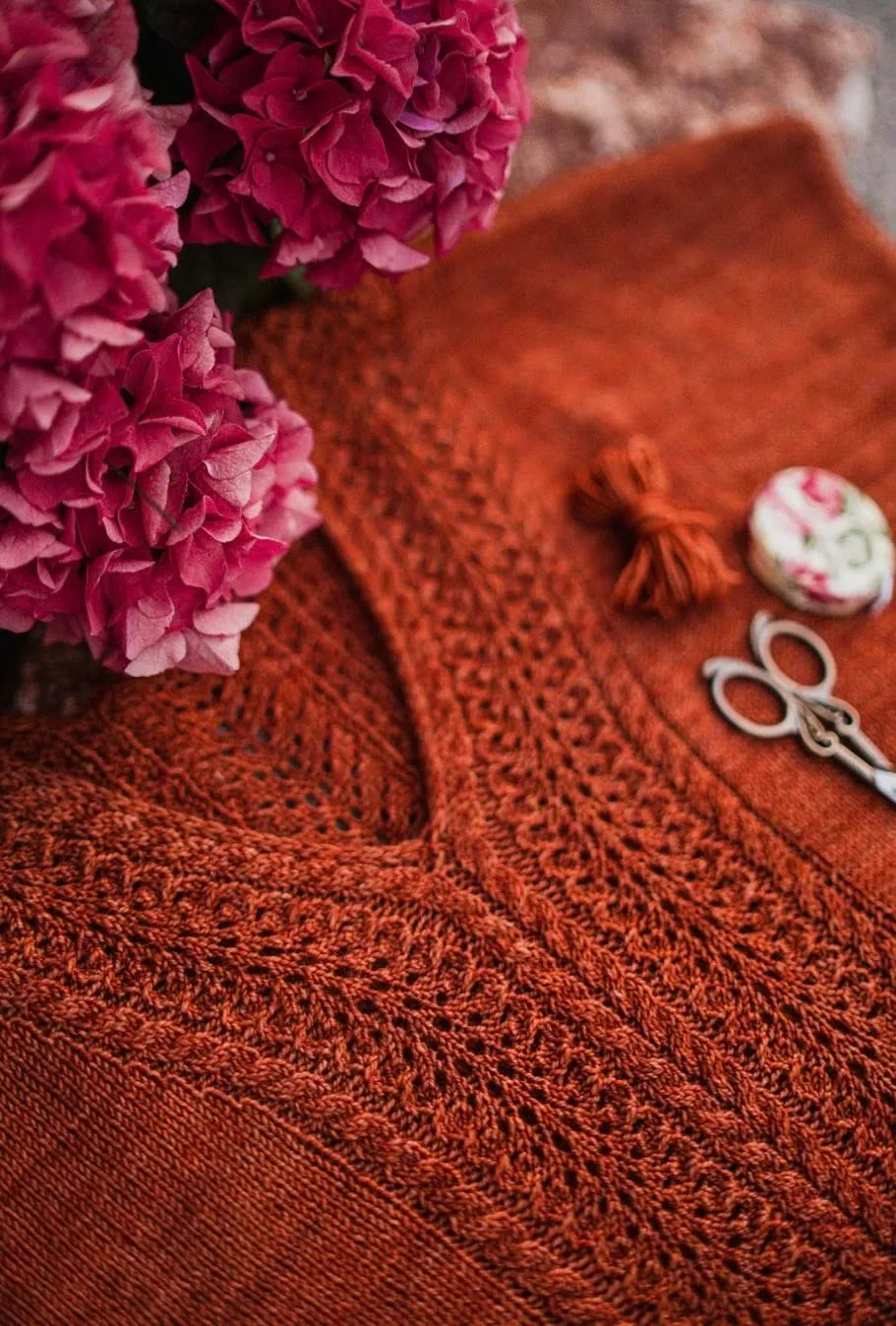 Cours de tricot. On fait le « Soft current tee »