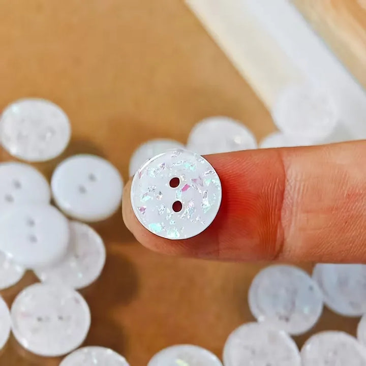 5 boutons en acrylique blanc et paillettes (15mm)