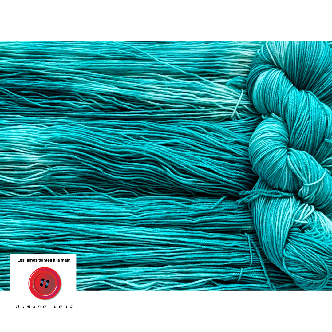 Laine à bas exclusive Humana Lana de couleur Aqua