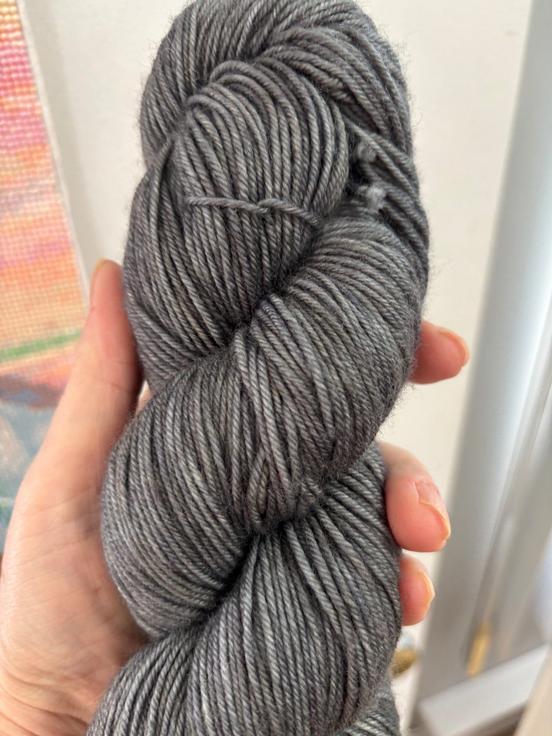 Vente éclair 1 écheveau de Dk gris du Trésors Laineux