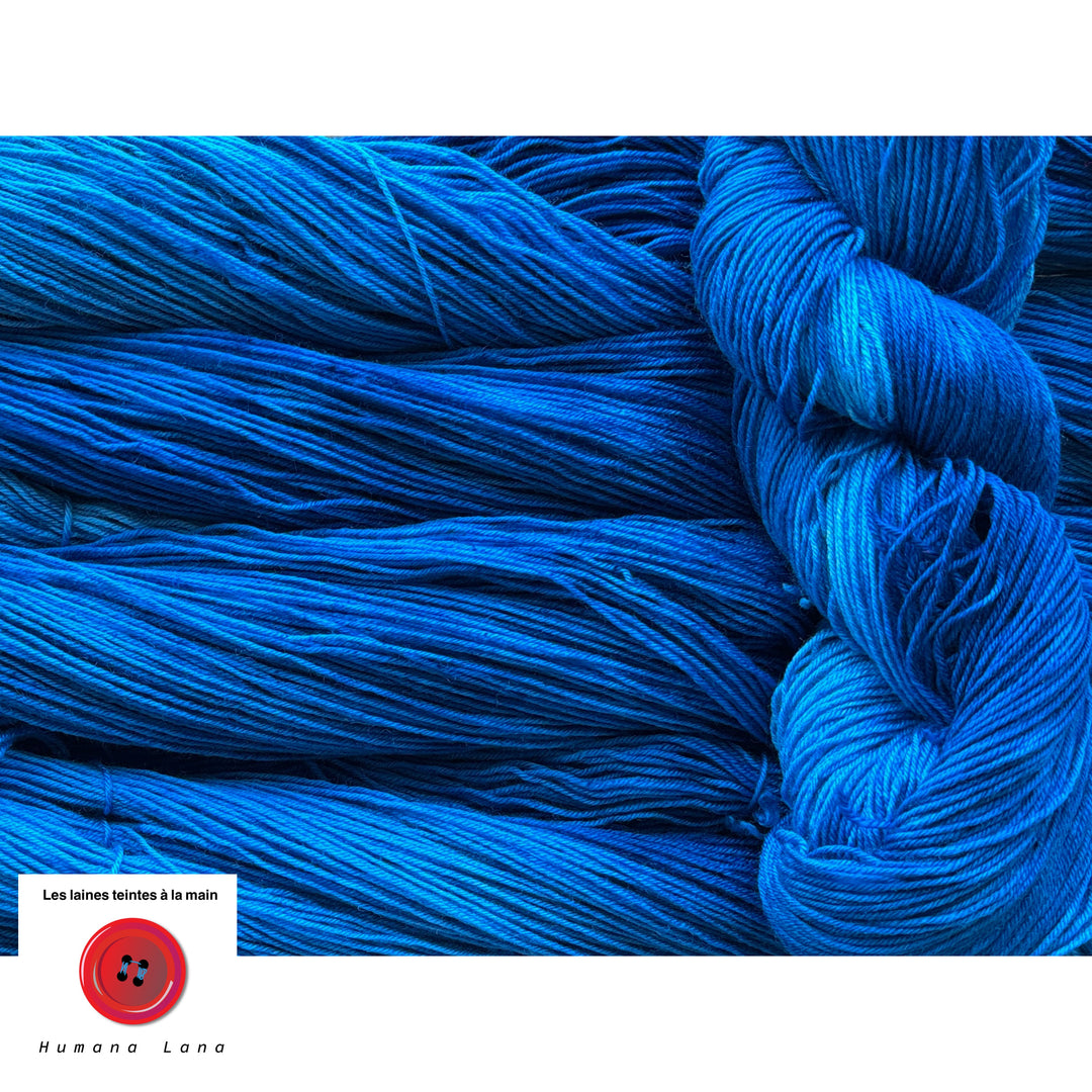 Laine à bas exclusive Humana Lana de couleur Bleu céleste