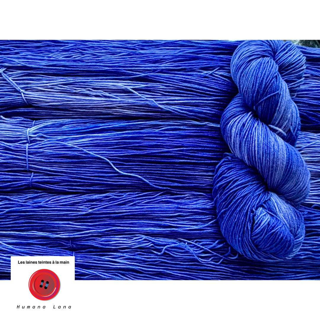 Laine à bas exclusive Humana Lana de couleur Bleu d'Égypte
