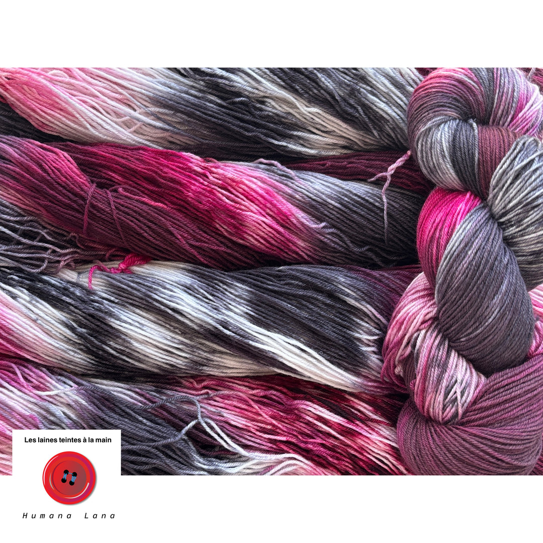 Laine à bas exclusive Humana Lana de couleur Cerisier en fleur