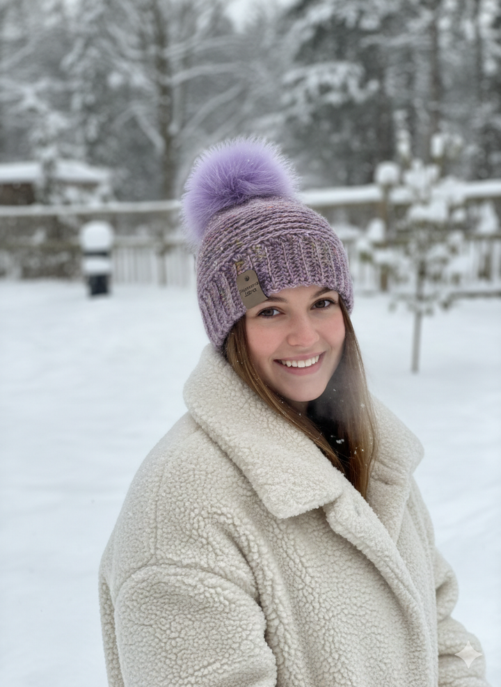 Tuque à pompon lilas au crochet