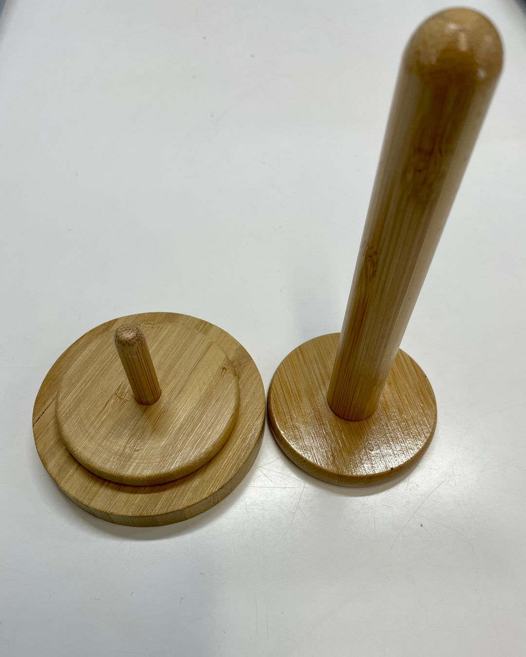 Enrouleur de fil en bois.