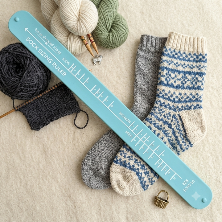 Règle de taille de chaussettes - Bracelet règle pour tricot de chaussettes de Twice Sheared Sheep