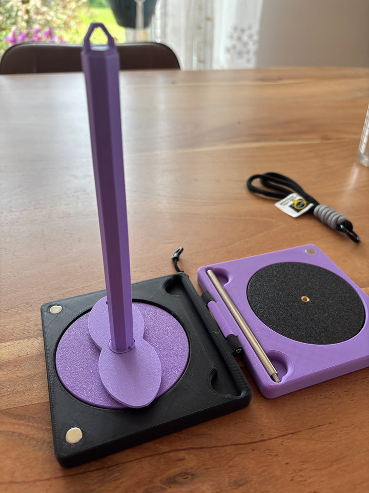 Double Support rotatif, portable et pliable. Emportez-le partout et tricotez où vous voulez !