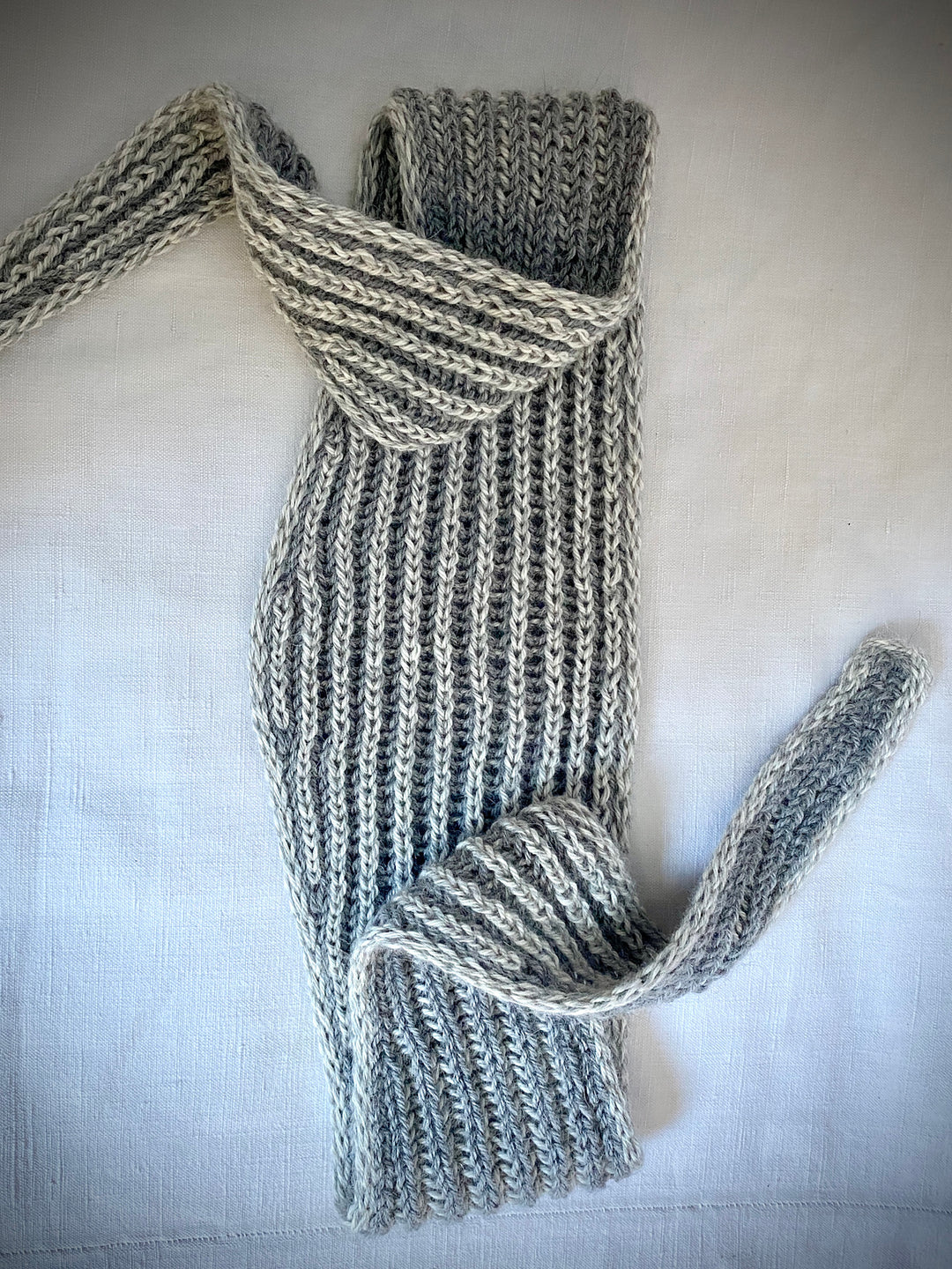Cours de tricot. On apprend à faire le point brioche.