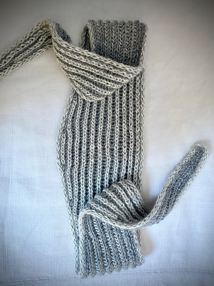 Cours de tricot. On apprend à faire le point brioche.