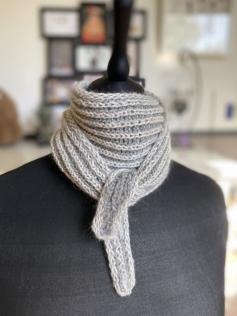 Cours de tricot. On apprend à faire le point brioche.