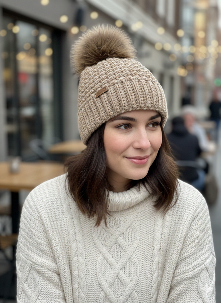 Tuque à pompon couleur café fait au crochet