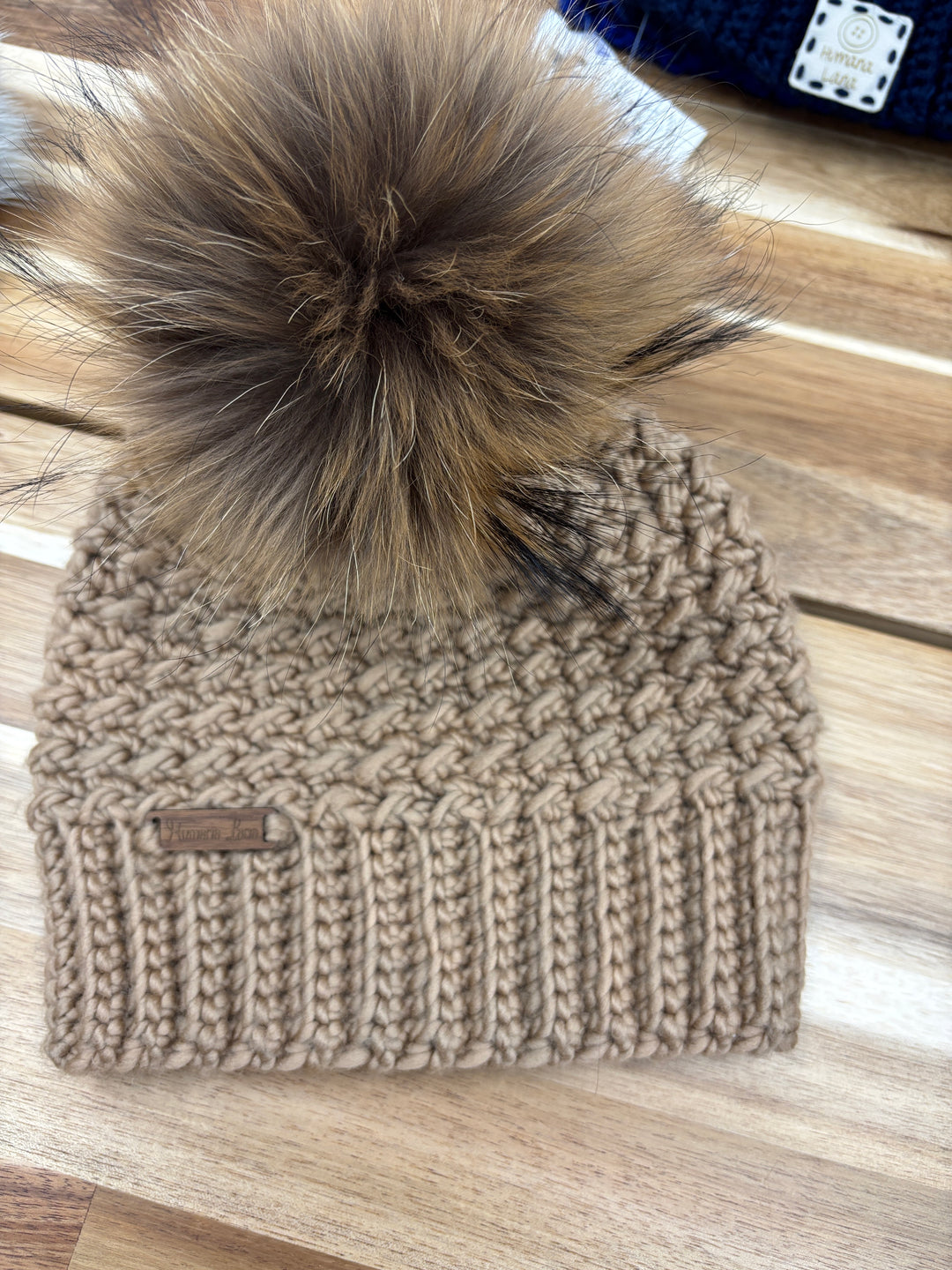 Tuque à pompon couleur café fait au crochet