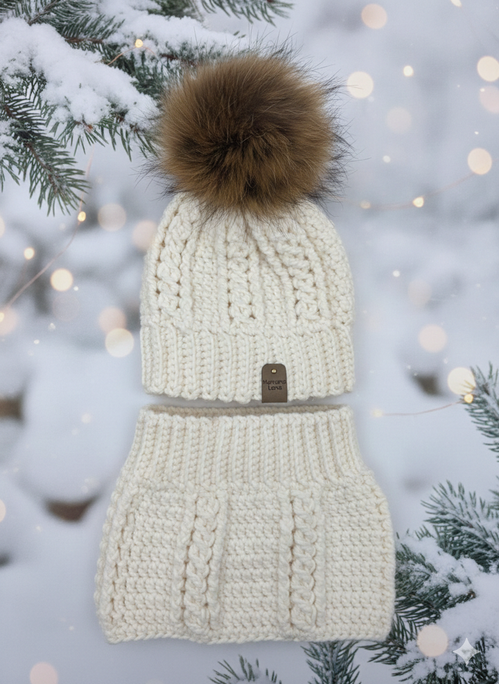 Ensemble tuque et cache-cou de couleur crème au crochet
