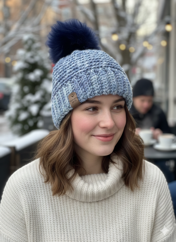 Tuque à pompon au crochet de couleur bleu