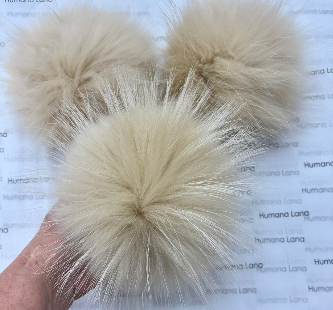 Pompons en fourrure Vanille givrée de 17-20cm