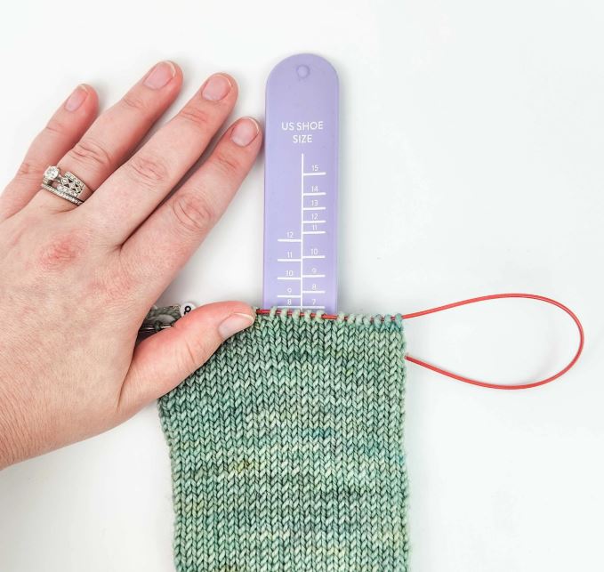 Règle de taille de chaussettes - Bracelet règle pour tricot de chaussettes de Twice Sheared Sheep