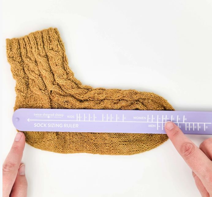 Règle de taille de chaussettes - Bracelet règle pour tricot de chaussettes de Twice Sheared Sheep