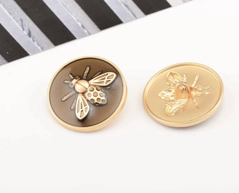 Bouton rond en métal avec abeille 18mm