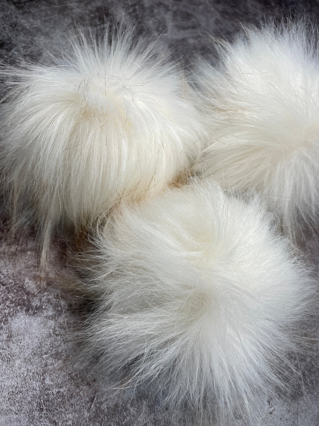 Pompon de fausse fourrure 16-17cm (1006)