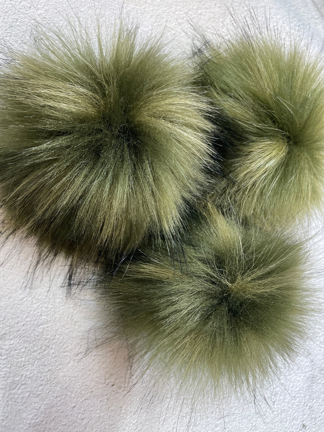 Pompon de fausse fourrure 16-17cm (1006)